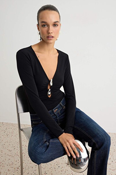 Trendyol Collection Black Accessory and Low-Cut Detailed Knitted Bodysuit Tpr...