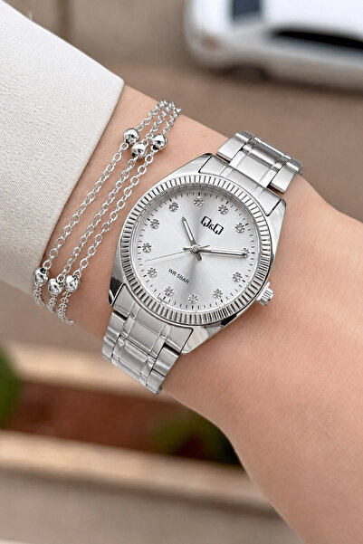Q&Q Metallic Color 30 mm Women's Wristwatch with Numbers and Gift Bracelet