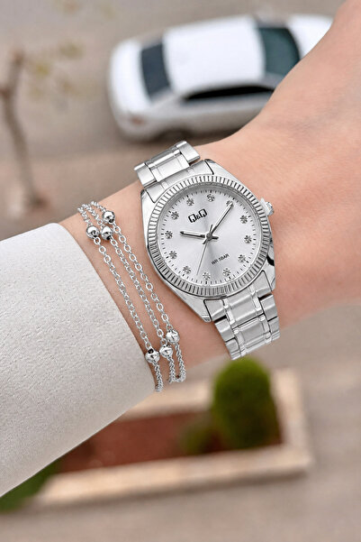 Q&Q Gray Color 30 mm Numeral Women's Wristwatch and Gift Bracelet