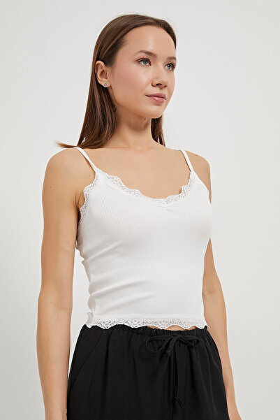 Arma Life Kadın İnce Askılı Dantelli Yazlık Beyaz Crop Bluz