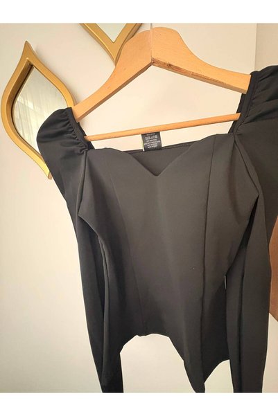 galaxy boutique Eyon Black Heart Collar Balloon Sleeve Long Sleeve Blouse