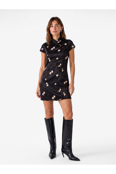 Koton Slim Fit Süs Düğmeli Kap Kol Mandarin Yaka Çiçekli Saten Qipao Mini Elbise