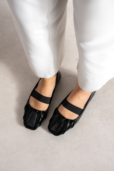 azza shoes Safi Black Wrinkled Shiny Rubber Detailed Stylish and Comfortable Flat Sole Daily Ballet Flats.