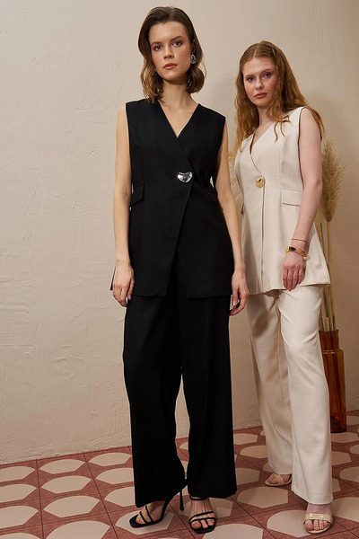 Kayra Double Suit with Metal Accessory Detail Black