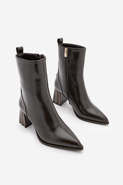 Marjin Damenstiefel mit spitzer Zehenpartie und dickem Absatz, Esvon Brown