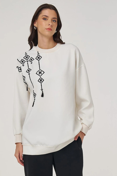 KYR Embroidered Sweatshirt Ecru