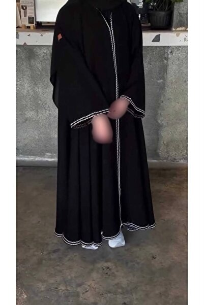 Ratan Half-circle abaya with lace trim at the bottom and wide sleeves with a ...