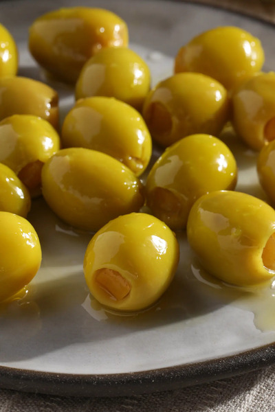 Görem Zeytin Taze Limon Kubuğu Dolgulu Yeşil Zeytin 700 Gr.