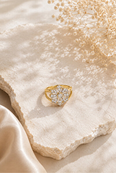 Spossy Silver Jewelry 925 Ayar Gümüş, 14 Ayar Gold, Beyaz Taşlı Çiçek Tasarım...