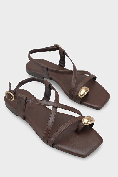 Capone Outfitters Γυναικεία σανδάλια Roxy με μεταλλικό λουράκι και ίσιο τακούνι
