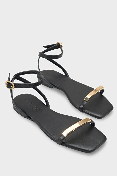 Capone Outfitters Nadean Flat-Toe Metal Single Strap Flat Heeled Women's Sandals