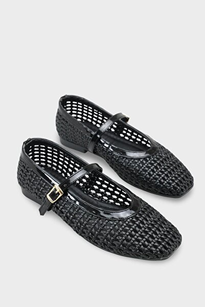 Capone Outfitters Marnia Buckle-Strapped, Blunt-Toe, Straw-Look Women's Balle...