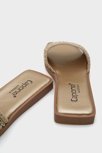 Capone Outfitters Kourtney Düz Topuklu Küt Burunlu Gümüş Metal Aksesuarlı Hasır Kadın Terlik