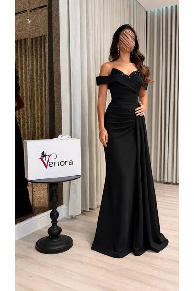 Sondos Fashion فستان سهرة أسود فاخر بأكتاف مكشوفة وتطريز شك يدوي مع كسرات درا...
