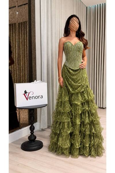 Sondos Fashion فستان سهرة زيتوني كورسيه مطرز باللؤلؤ مع تنورة دانتيل طبقات