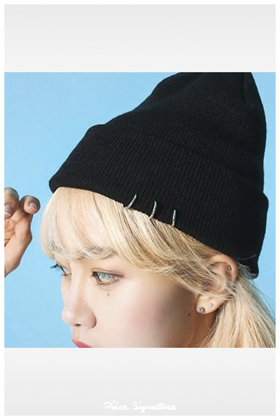 PIECE SIGNATURE K-pop Style Knitted Beanie