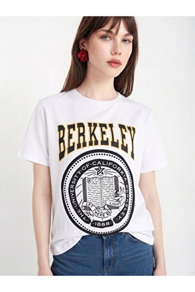 Flubutik Γυναικείο λευκό μπλουζάκι Berkeley με ειδική στάμπα, χαλαρή εφαρμογή...