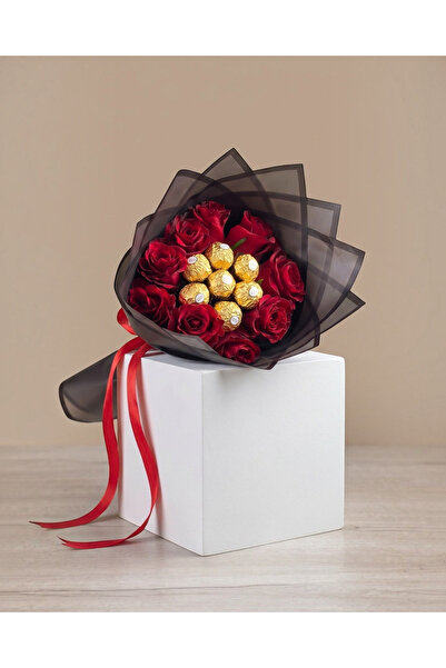 TagerElSaadah Natural flower bouquet arranged with luxurious chocolate pieces