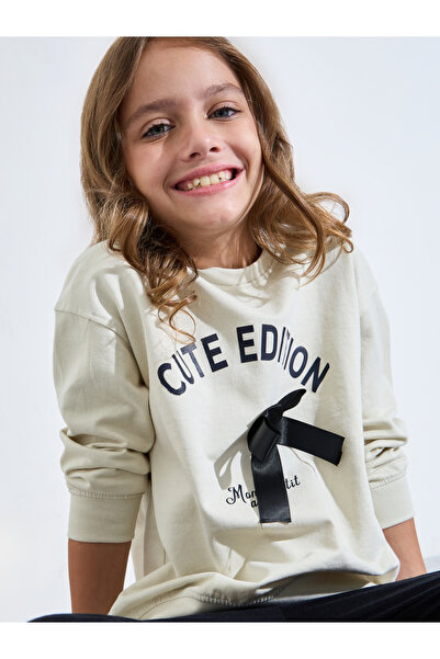 Styli Girls Beige Graphic Print Bow Detail Oversized Sweatshirt