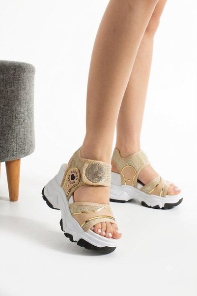 STAR AYAKKABI Kadın Spor Sandalet Taş Detaylı 10 Cm Topuk Boyu