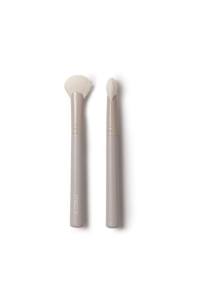 Iuliana Sandu, Misa 13 Flat Face Brush