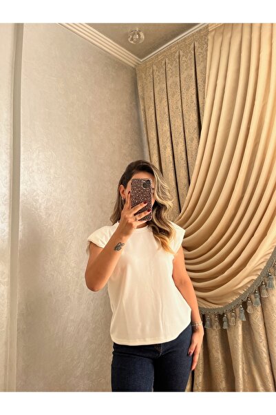 Omuzları Vatkalı Beyaz Basic Tişört