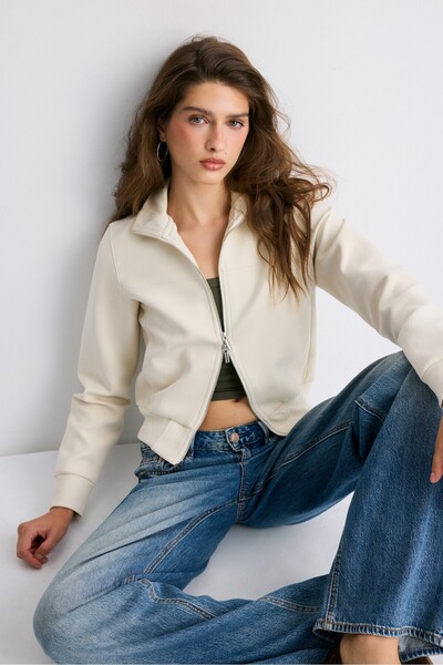 Stradivarius B09 Fermuarlı dik yaka crop sweatshirt