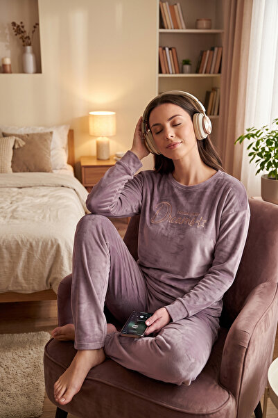 Lela Crew Neck Soft Textured Shiny Velvet Pajama Set Women's Pajama Set 6094209