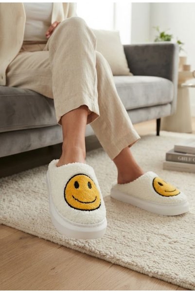 Hızlı Al GÜLEN EMOJİ DESENLİ KIŞLIK KADIN TERLİK.PELUŞ EMOJİ KADIN KIŞLIK EV TERLİĞİ