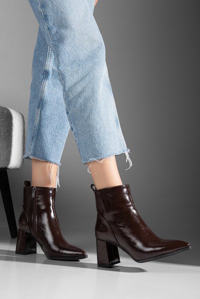wolfcity Women's Brown Pointed-Toe Wrinkled Shiny Thick-Heeled Boots