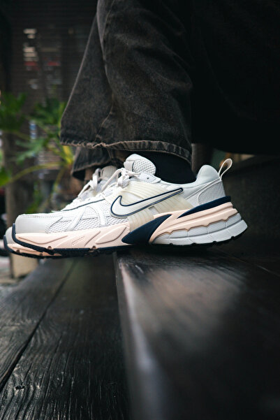 Nike V2K Run Platinum Tint Guava Ice Mat sportswear