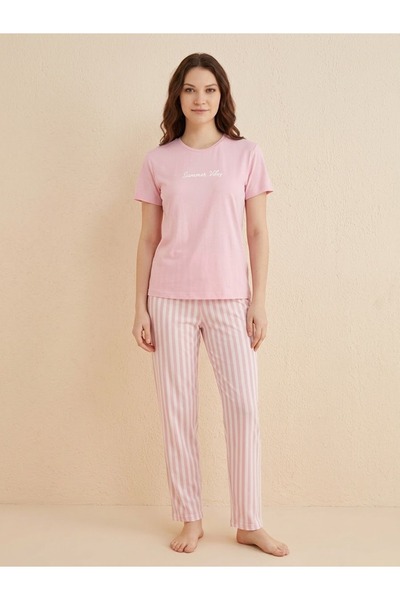 pembe kısa kollu çizgili ikili pijama takım