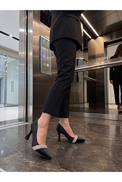 POTİNNOW Kadın Siyah Saten Gümüş Bant Detaylı Stiletto