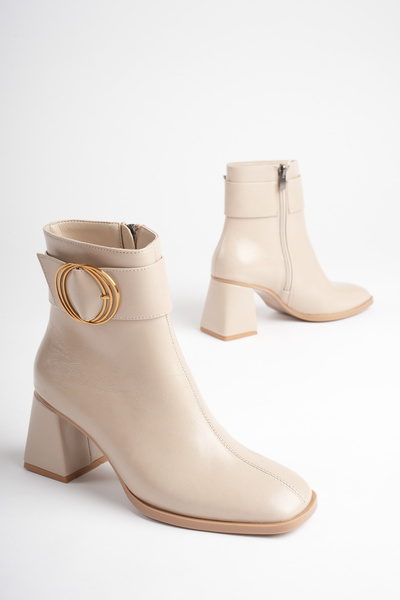 Griffa Shoes Women's Beige Buckle-Strap Thick Heeled Square Toe Boots & Booties