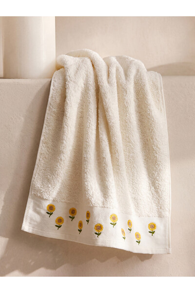 LC Waikiki Rmz Gi̇yi̇m Farkiyla Floral Embroidered Cotton Face Towel 50X80 cm