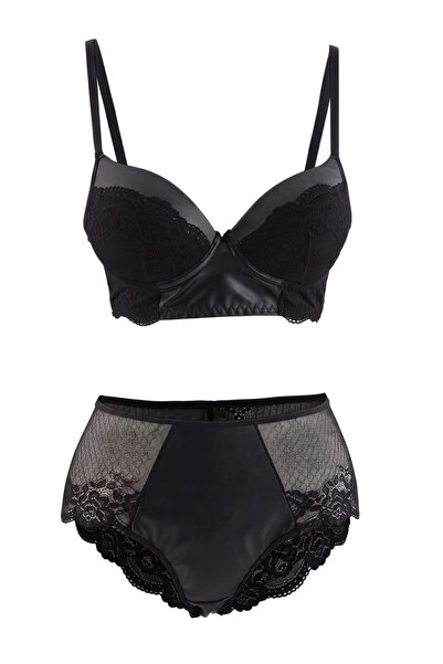 Trendyol Collection طقم ملابس داخلية مغطاة بمظهر جلدي وحزام رفيع باللون الأسو...