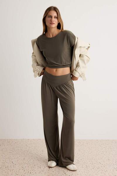 Trendyol Collection Khaki Plain Regular Fit Batwing Sleeve Gathered Detailed ...