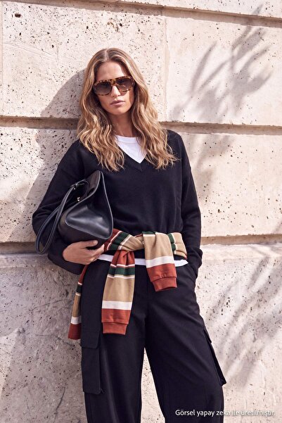 Trendyol Collection Wardrobe Essentials Black Deep V-Neck Basic Knitwear Swea...