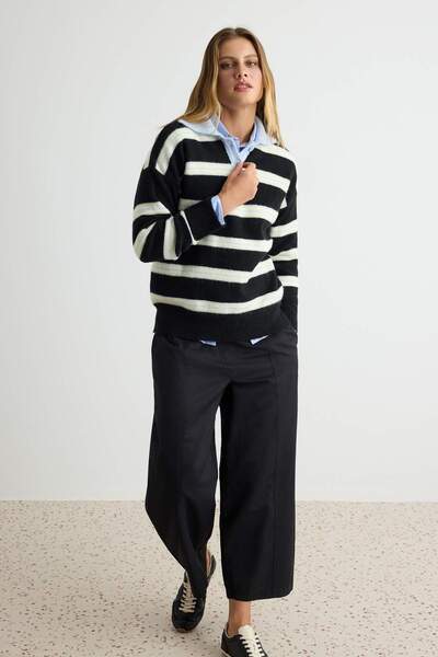 Trendyol Kollektion Schwarzer, locker geschnittener Strickpullover mit weiche...