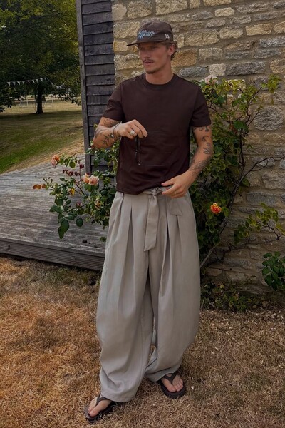 Bershka Kemerli pensli barrel fit pantolon