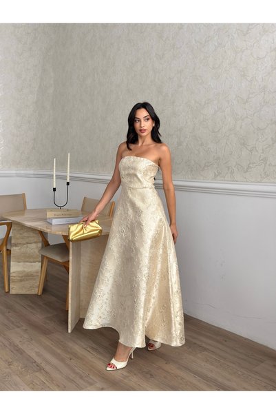 MODA DURAĞI Rochie din satin jacquard, cu design cloș și fără bretele, auriu