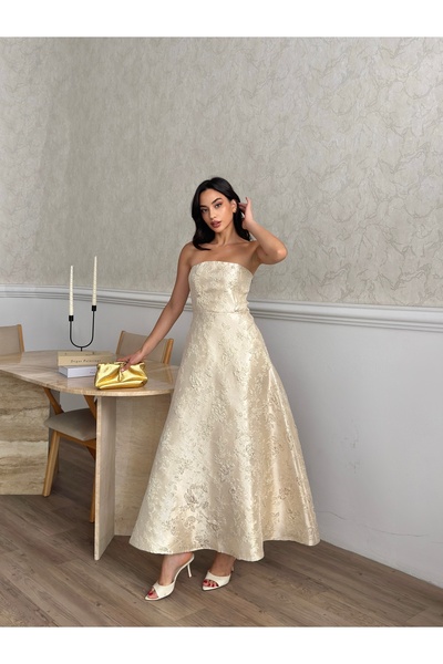 MODA DURAĞI SATEN JAKARLI TASARIM KLOŞ STRAPLEZ ELBİSE Gold