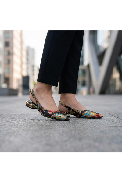 Letafia Valley Ethnic Pattern Short Thick Heeled Shoes