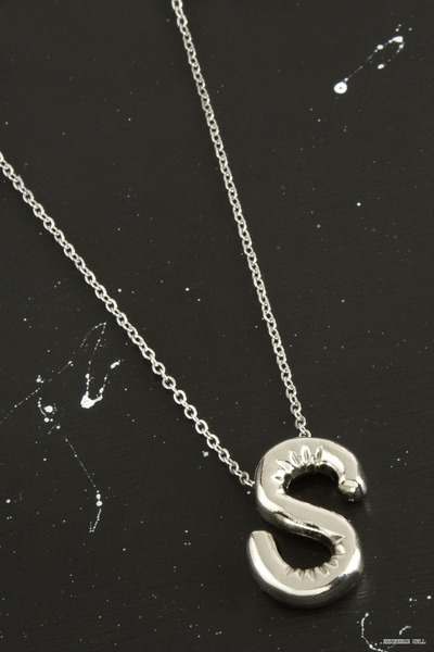 ZERO LAND Zngzrmll Letter S Balloon Pendant (63127) Silver Color