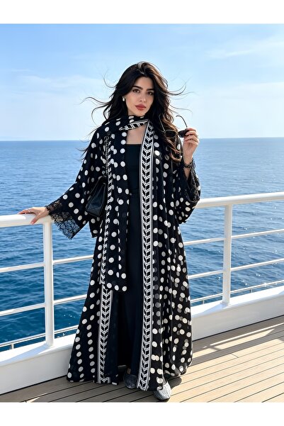 Noon Noora طقم عباءة مزين بنقاط البولكا دوت مع تطريز دانتيل (يشمل غطاء الرأس)