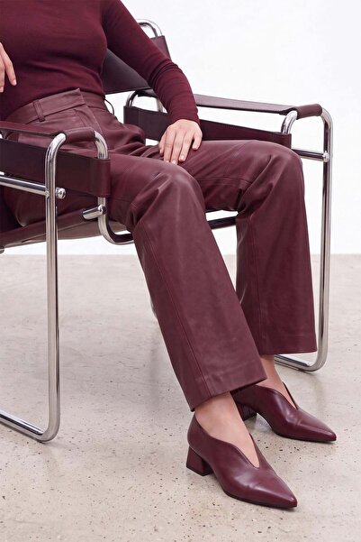 Mio Gusto V-Cut Burgundy Color Matte Patent Leather Pointed Toe Women's Low H...
