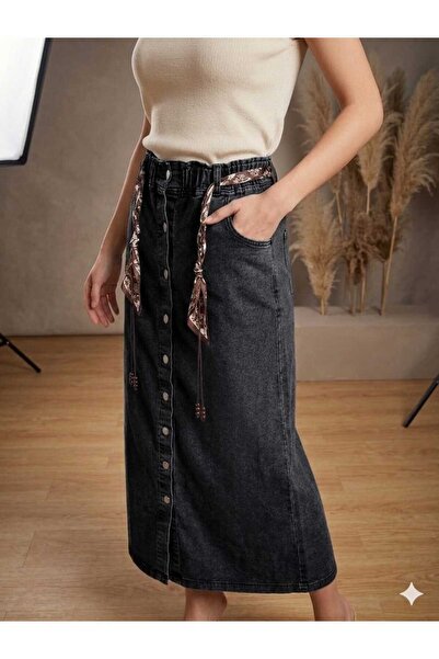 ZEYN STORE تنورة جينز من BANNY JEANS بطول متوسط مع أزرار جانبية أمامية من الل...