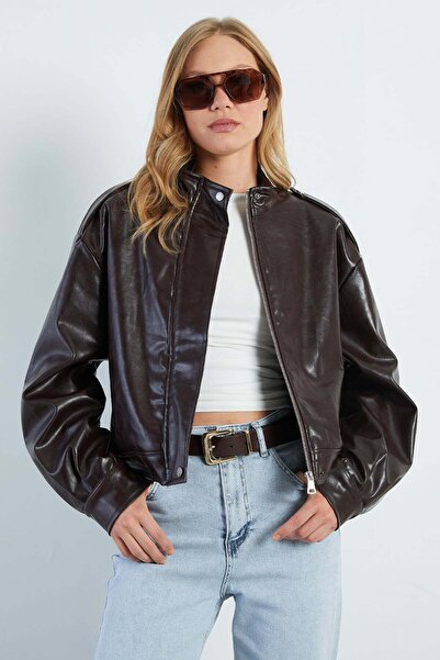Fulla Moda Μπουφάν από συνθετικό δέρμα με φερμουάρ, ψηλό γιακά και πιέτες