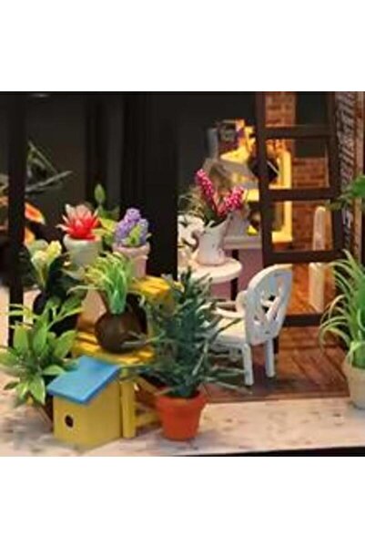 Fara brand Cafenea in Miniatura cu Flori, Mobilier