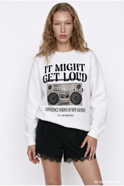 Quzu Radio Printed Oversize Sweatshirt Ecru